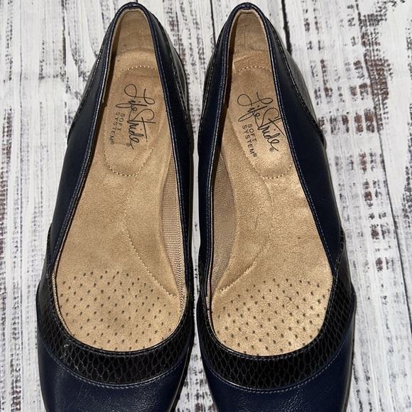 Life Stride soft system Navy flats Sz. 7.5W - Picture 4 of 11
